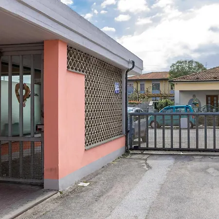 Via Ciabattini - By Host4u Viareggio